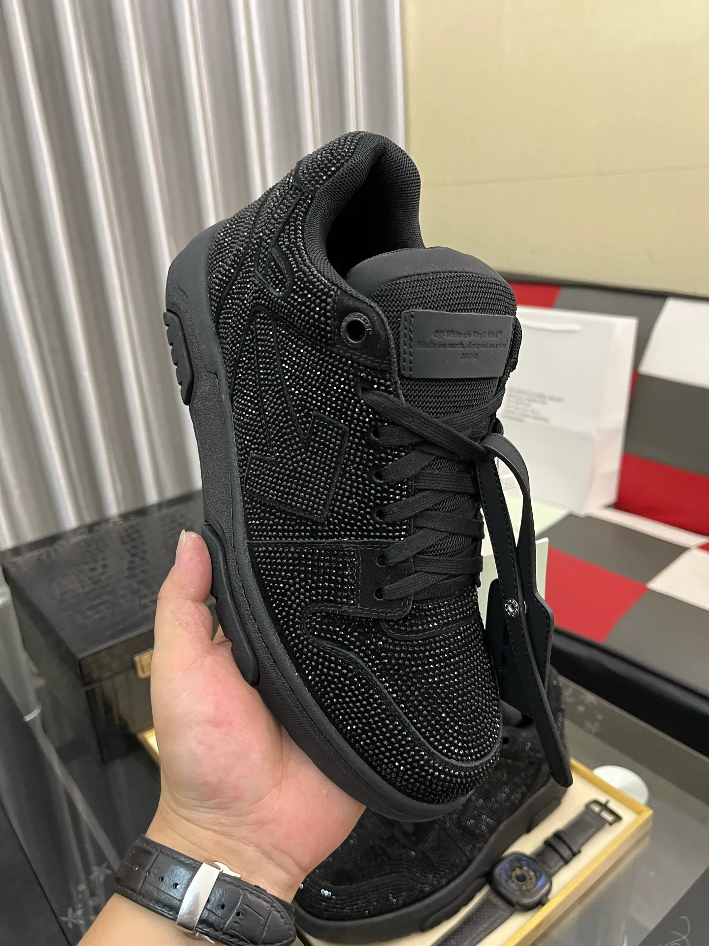 Men's shoes 💰700⌚️⌚️ OFF-White C/O VirGil Abloh fashionable and versatile casual shoes. Exclusive first release of the new model. Made of environmentally friendly cowhide leather and mesh upper material. The insole is embedded with foam cushioning EVA material. The correct midsole is equipped with EVA lightweight cushioning. External tooth nail rubber outsole. The correct accessories are customized simultaneously. Women's model: 35-40 Men's model: 39-45